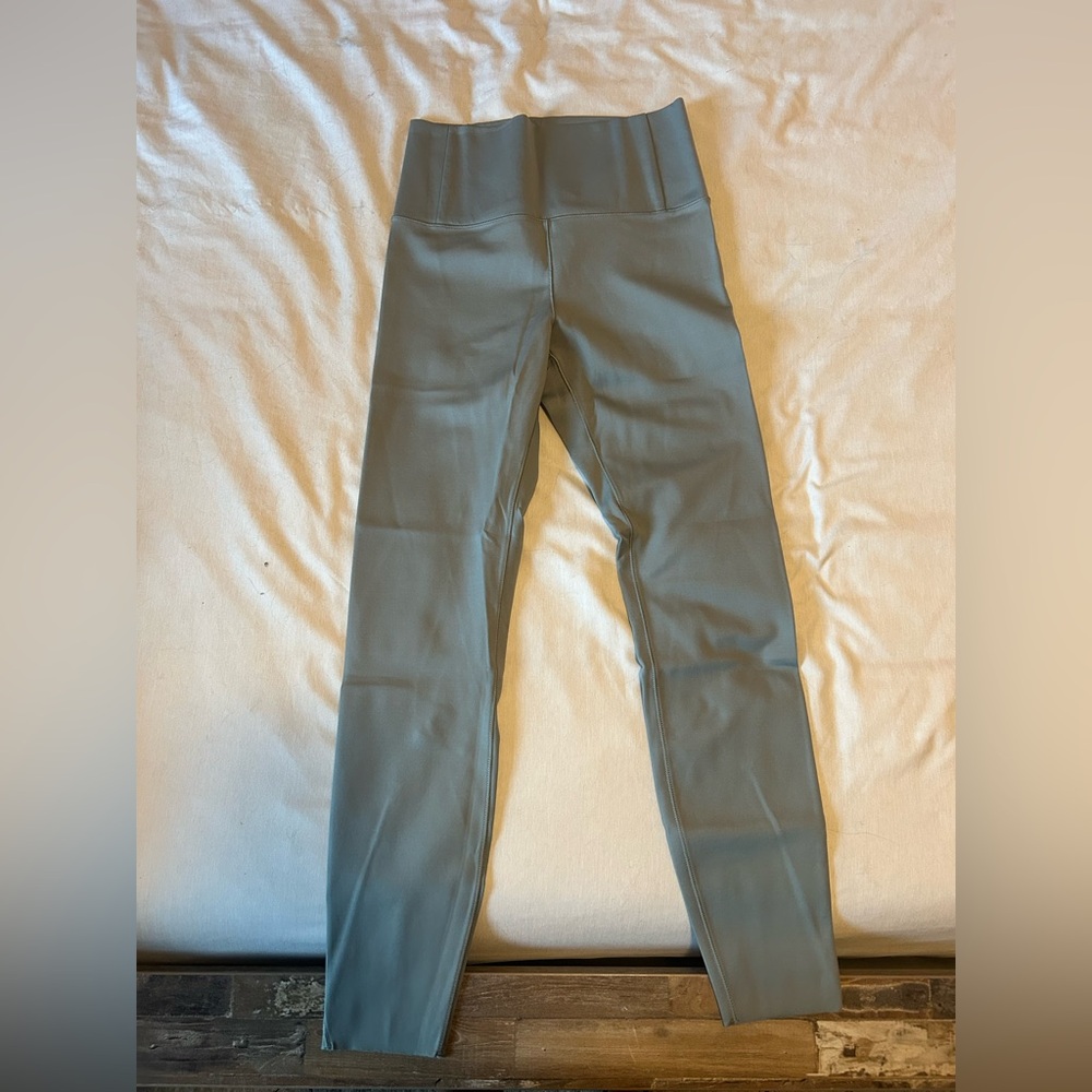 Vuori Light Blue Leggings - Like New